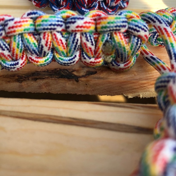 Custom Handmade Single Color Paracord Bracelet - Picture 4 of 8